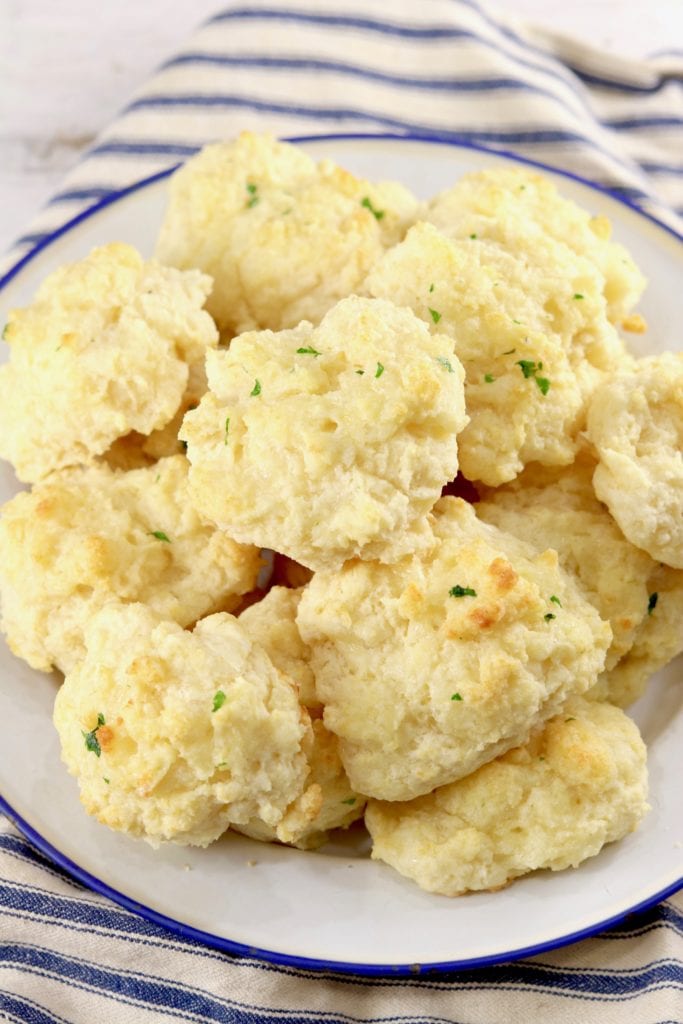 Have you ever tried to make Red lobster cheddar bay biscuits at home? , cheddar  bay biscuit