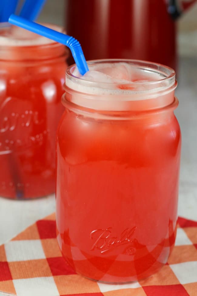https://www.missinthekitchen.com/wp-content/uploads/2011/01/Easy-Party-Punch-Recipe-Picture.jpg