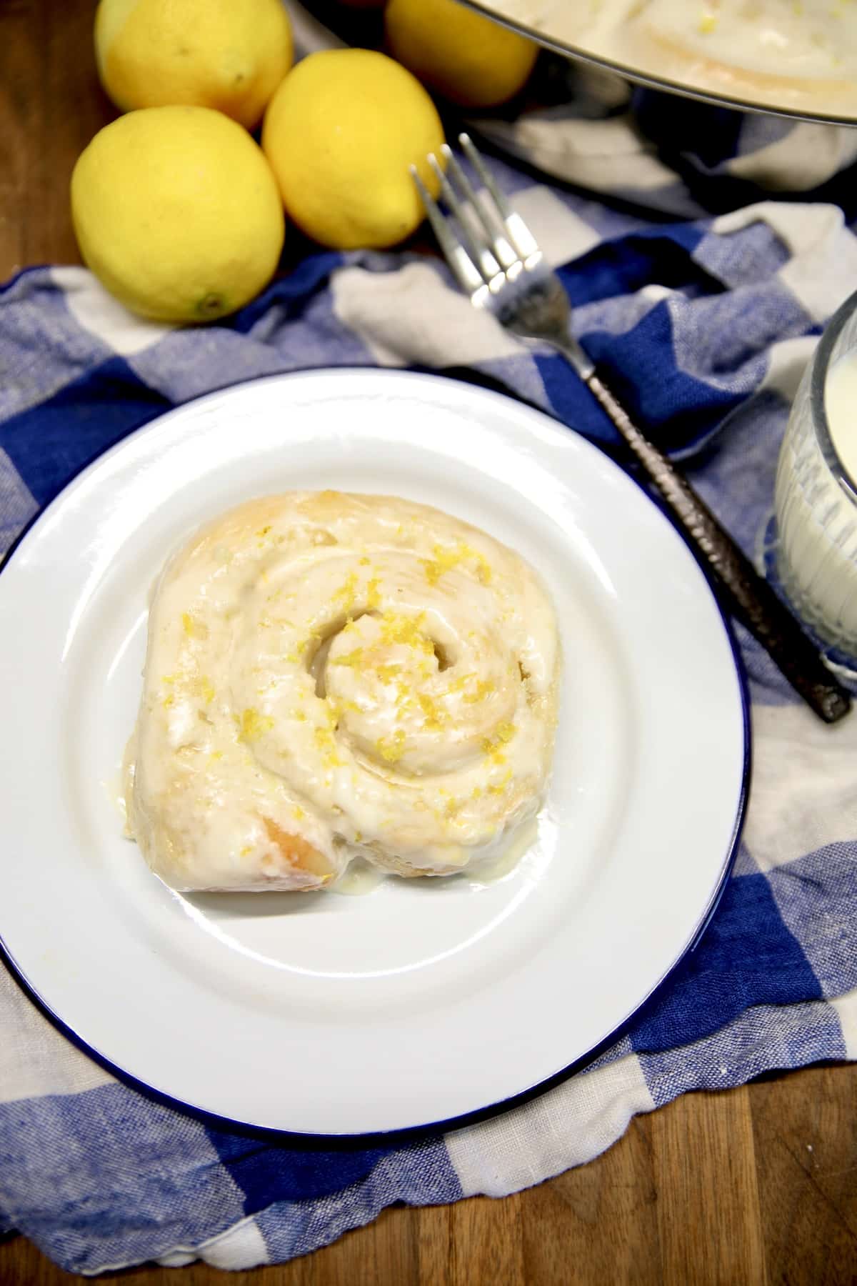 Lemon sweet roll on a plate.
