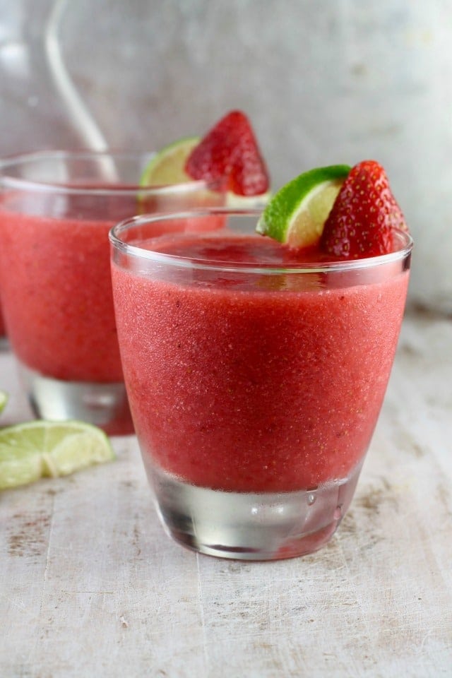 Easy Strawberry Daiquiri {Best Recipe / Video} - Miss in Kitchen