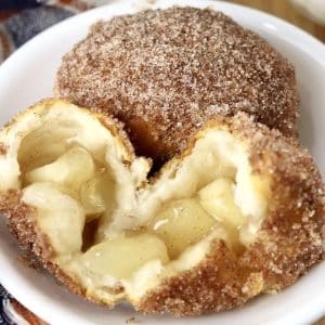 Churro Apple Pie Bombs are a sweet treat that can be made in about 20 minutes with only 5 ingredients. Serve this quick and easy treat for a quick weekend breakfast or top with vanilla ice cream for a decadent dessert.