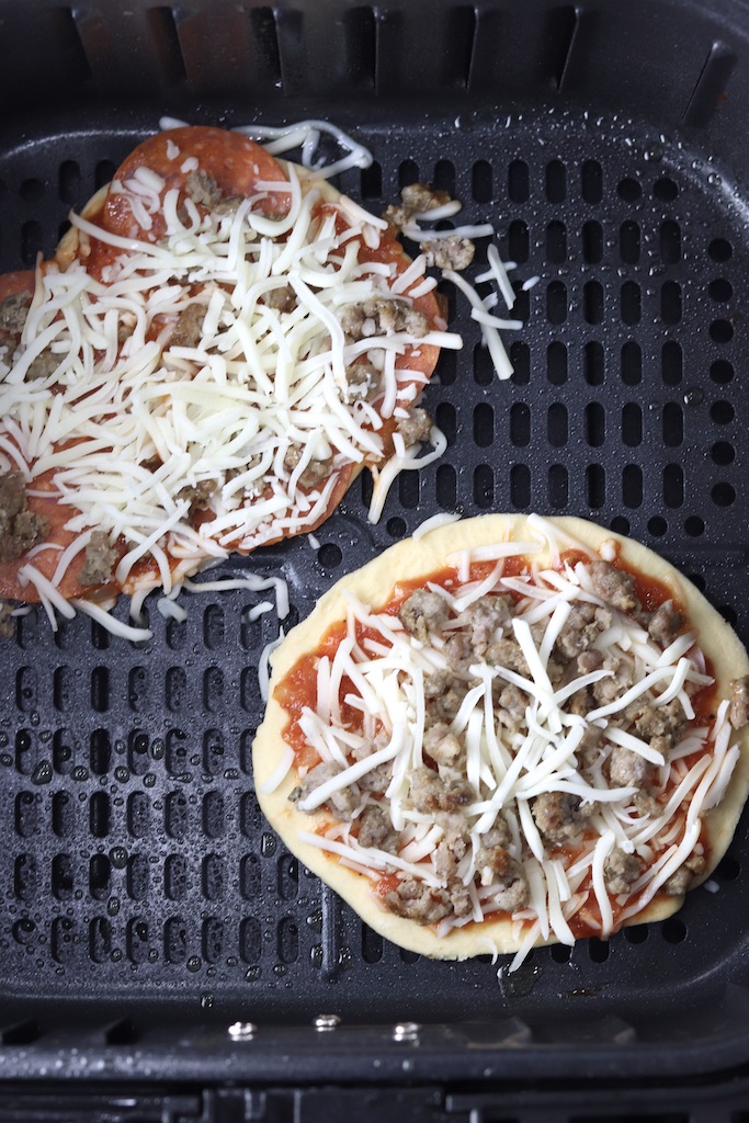 https://www.missinthekitchen.com/wp-content/uploads/2020/09/air-fryer-pizza-image.jpeg