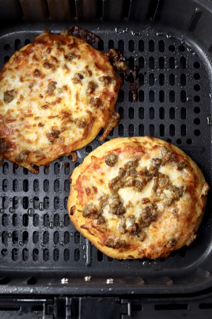 https://www.missinthekitchen.com/wp-content/uploads/2020/09/sausage-pepperoni-mini-pizza-air-fryer-recipe-image.jpeg