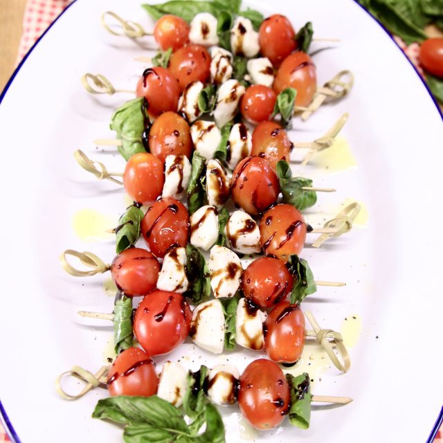 Easy Caprese Appetizers Recipe - Miss in the Kitchen