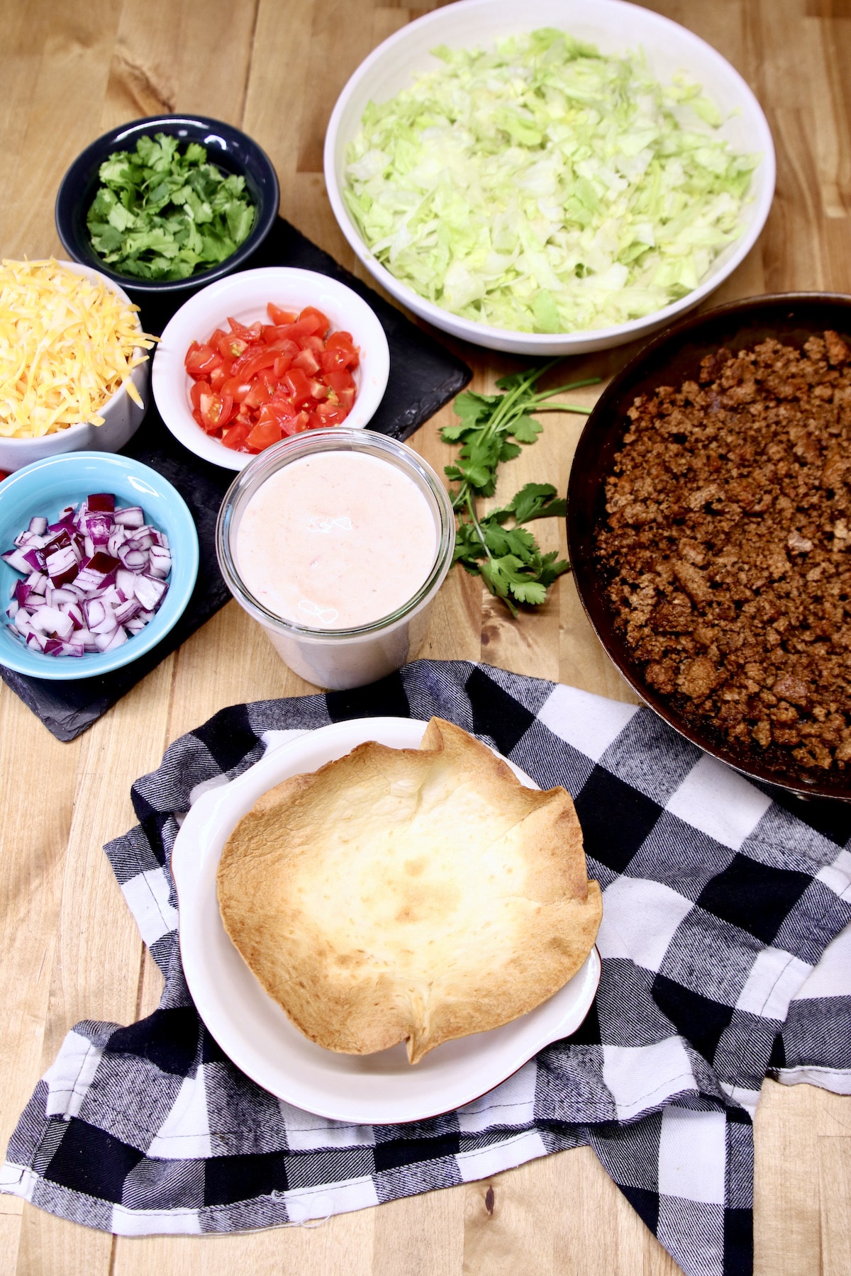 https://www.missinthekitchen.com/wp-content/uploads/2022/03/Air-Fryer-Taco-Salad-Bowl-Recipe-Image.jpg