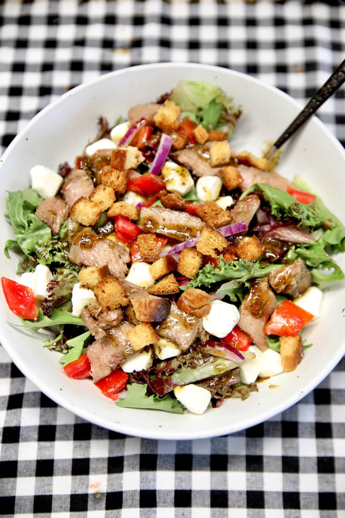 Bowl of balsamic steak salad.